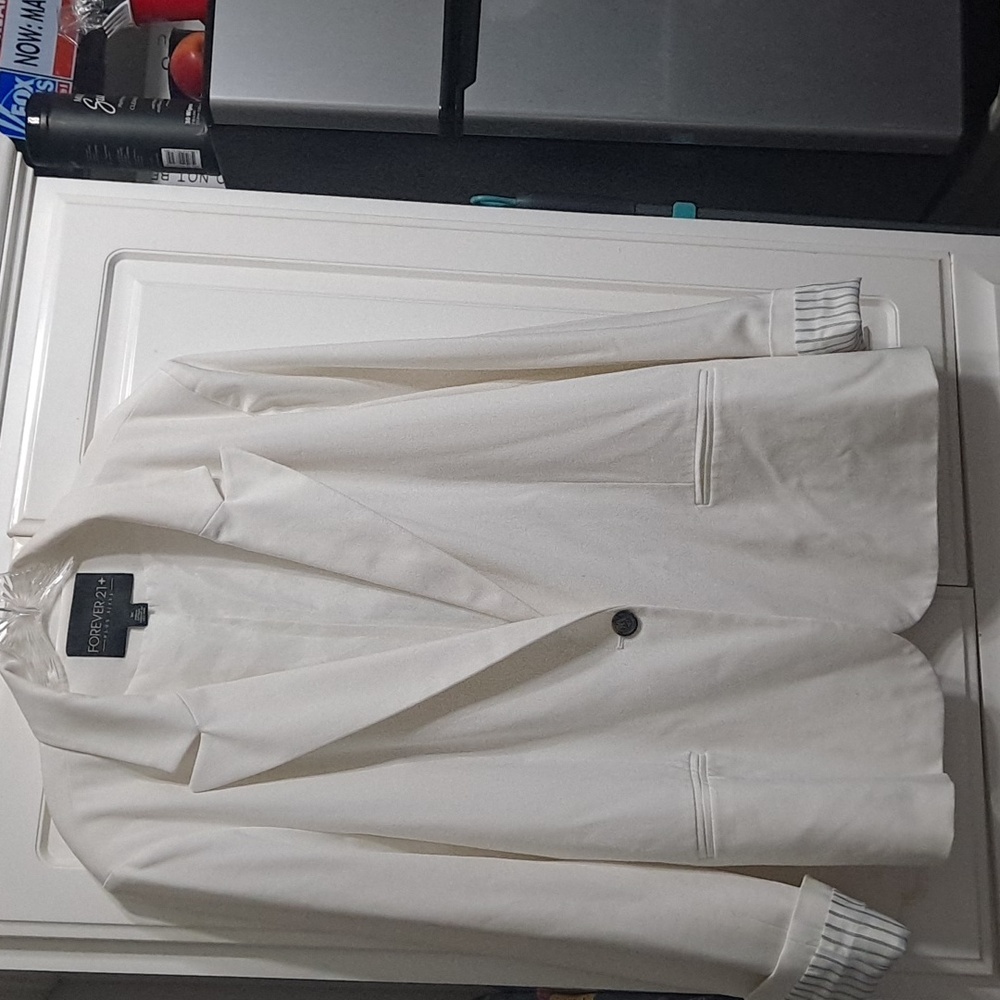 Great and comfortable business blazer.